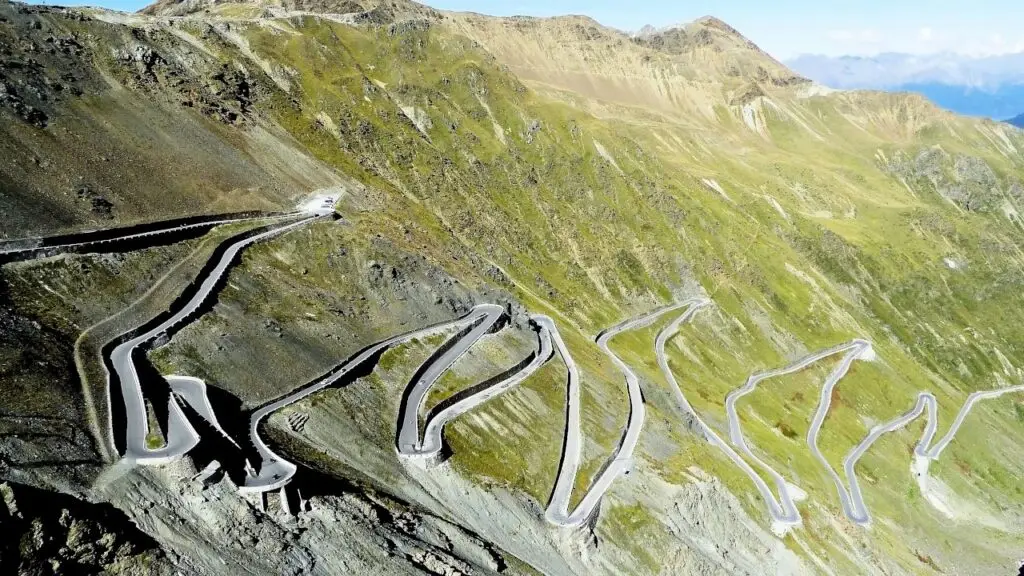 Mootorratta transport Itaaliasse ja Alpidesse – Motovedu.ee